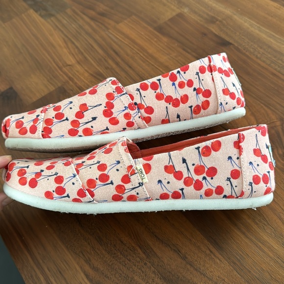 Toms Alpargata Youth Shoe (Fits Womens 8) - Picture 3 of 6